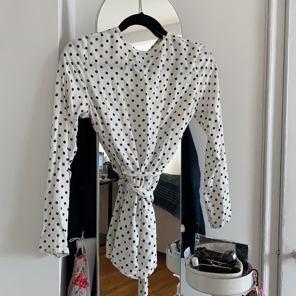 RTO LOOK: Black and white polka dot wrap shirt - Picture 3 of 9